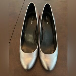 Calvin Klein Closed Toe Rounded Heels/Pumps in Silver - Size 9